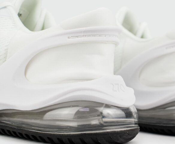 Nike Air Max 270 GO Triple White Wmns. Вид 6